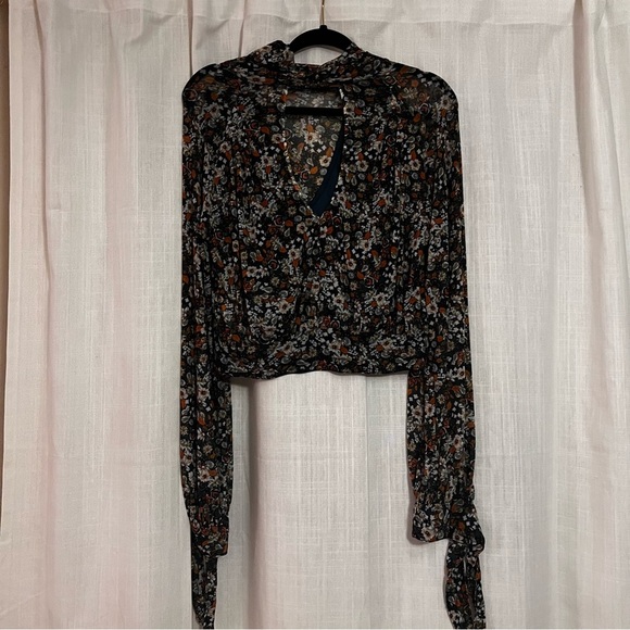 Free People All Dolled up Floral Green Cropped Blouse Long Sleeve Top Size S - Picture 4 of 15